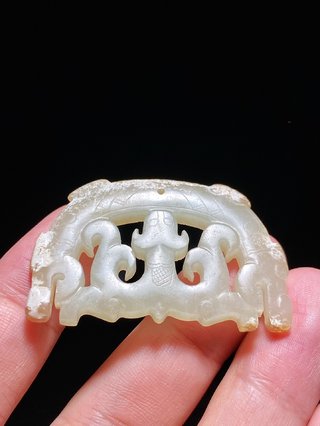 |战国 和田玉白玉籽料 游丝毛雕 螭龙纹 玉珮