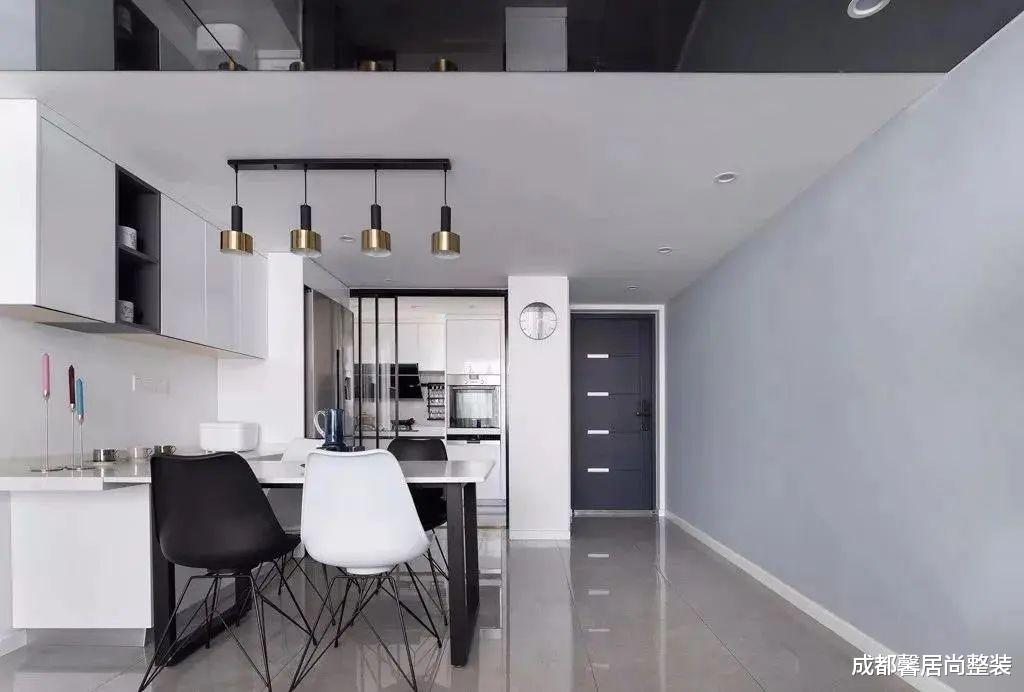 106㎡的复式大宅,以现代简洁为底,加入时尚的软装