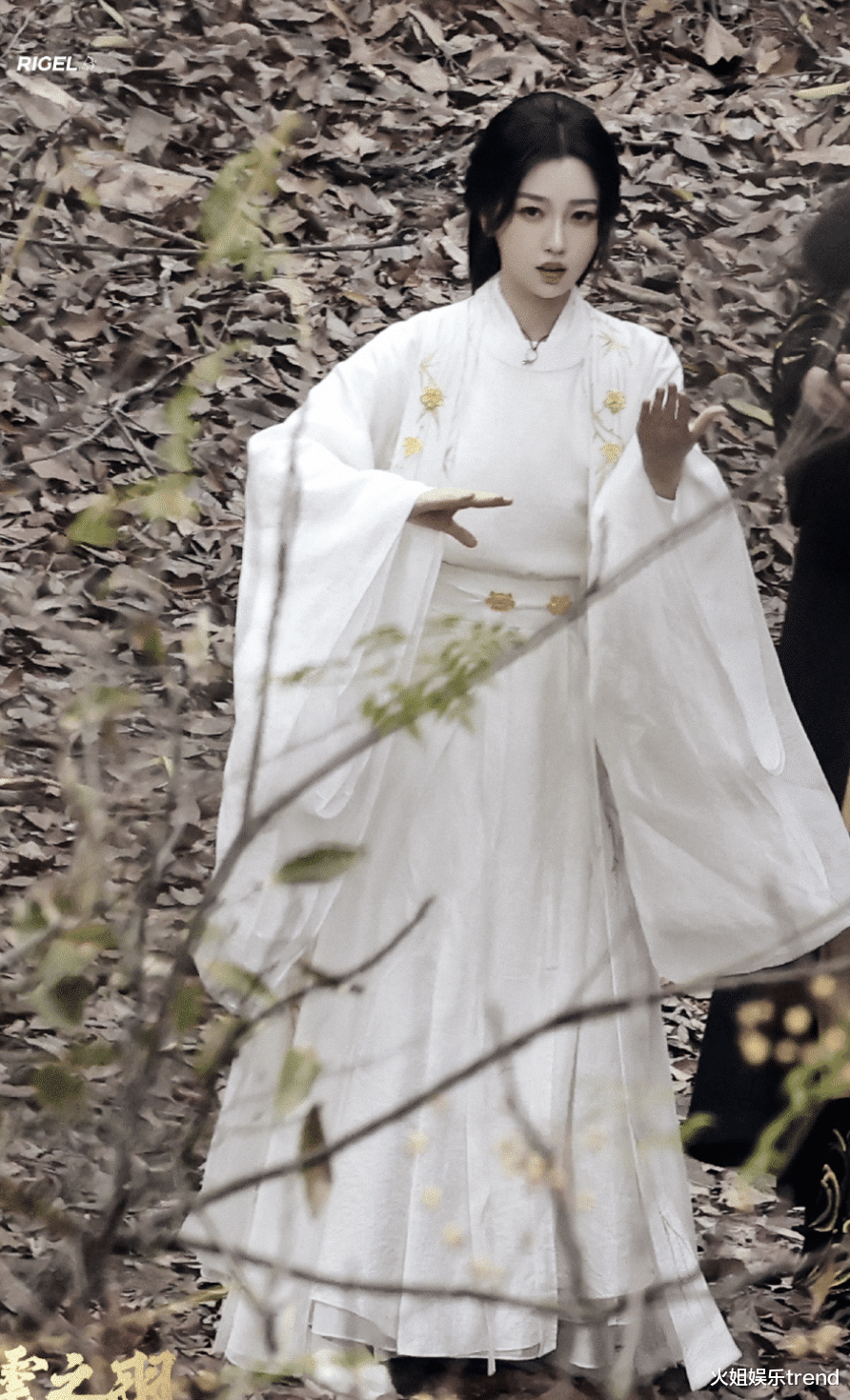 郭敬明|虞书欣好挑造型啊！郭敬明的审美很高级