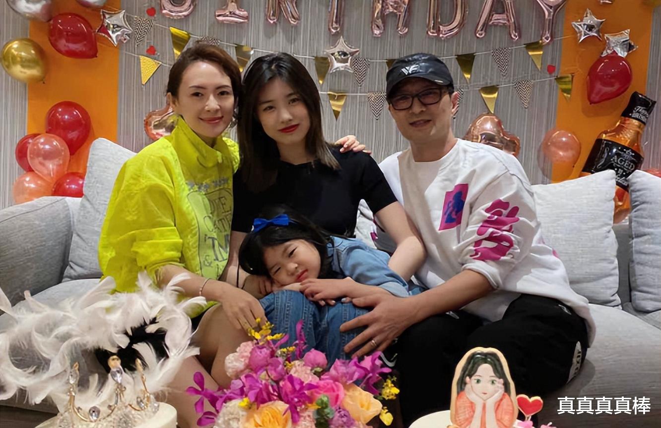 李嫣|同样是泳装,王菲的女儿,焦恩俊的女儿,贾静雯的女儿,有差吗?