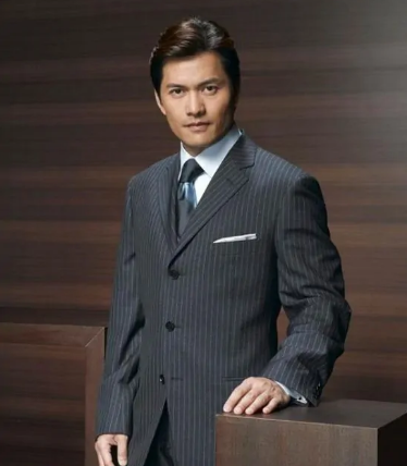 吕良伟|一婚娶周海媚，二婚娶邝美云，三婚娶富婆，吕良伟的人生有多精彩