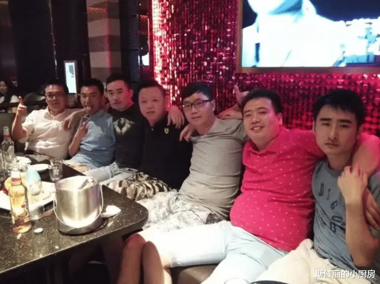 年底聚会多，到你敬酒别一言不发，行家教你3句高情商“敬酒词”