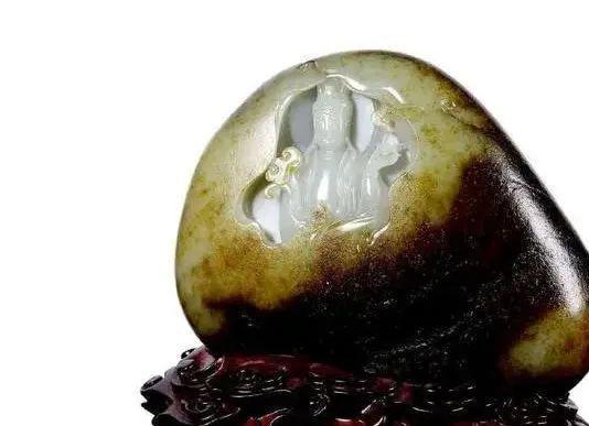 雕刻|和田玉籽料原石比成品贵，独籽比切料贵？