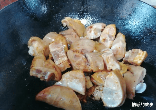 猪蹄|“穷人的阿胶”被找到,姑姑隔天吃一次,补虚嫩肤,45岁不显老!