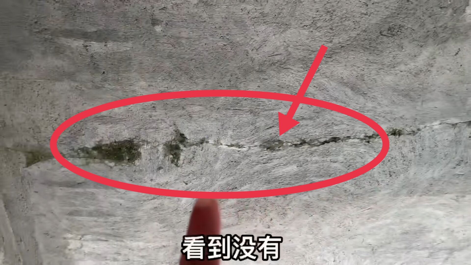 湖南一家3口买的别墅,70万全部都白费了,根本无法继续装修入住