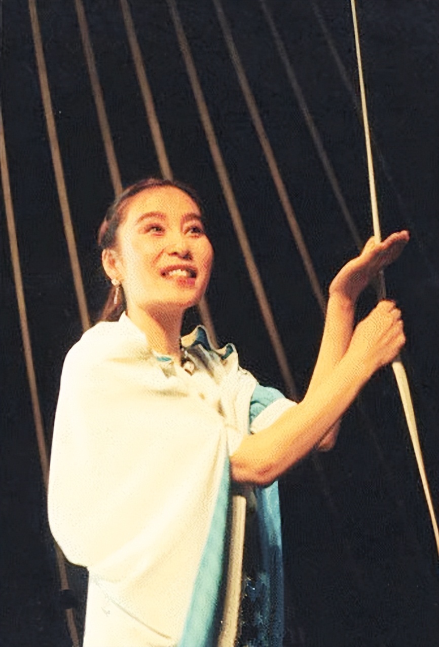 奚美娟|奚美娟：没出月子就离婚，单身养子27年，离婚多年与前夫情同一家