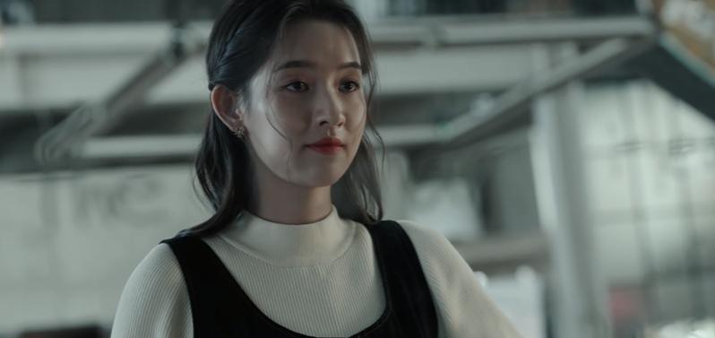 纵有疾风起|纵有疾风起:穿99元地摊货去酒会,白鹦做公关,还是太嫩了