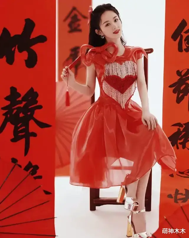 春晚|女星春晚礼服秀来了:张小斐万元大衣出圈,赵丽颖为春晚量身打造