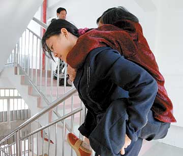 日本|李传梅：背着婆婆打工的女人，感动了一座城市，改变了一生的命运