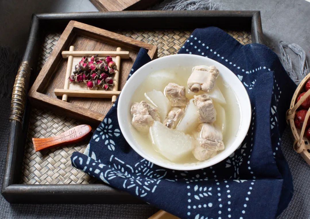 睡眠|天气变冷干燥，记得补水补维C！