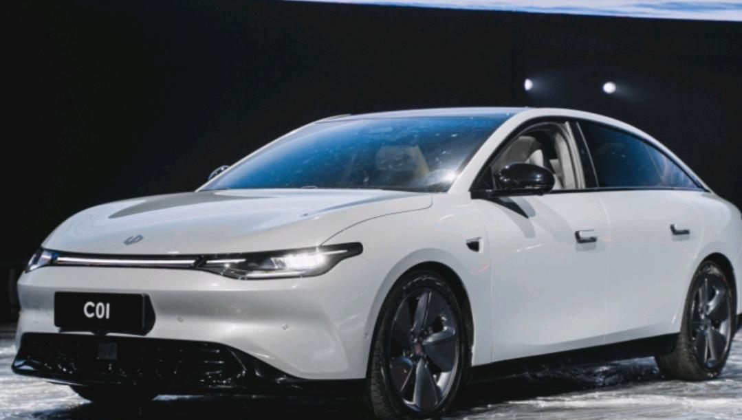 开完特斯拉Model 3,再换到零跑C01上,车主:对比后差距一目了然
