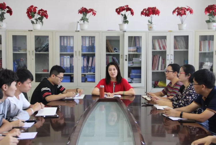 量子计算|各大院校组织招聘辅导员！薪资待遇相当可观，符合条件即可报考