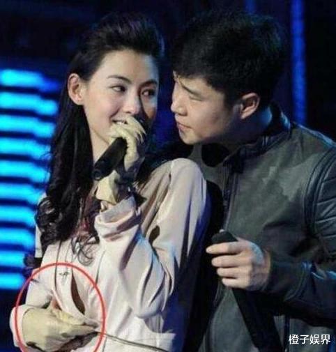 小沈阳|张柏芝舞台上扣子裂开,小沈阳一个动作暴露真实人品!