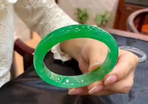 翡翠|项京讲堂-翡翠颜色的优劣如何评断