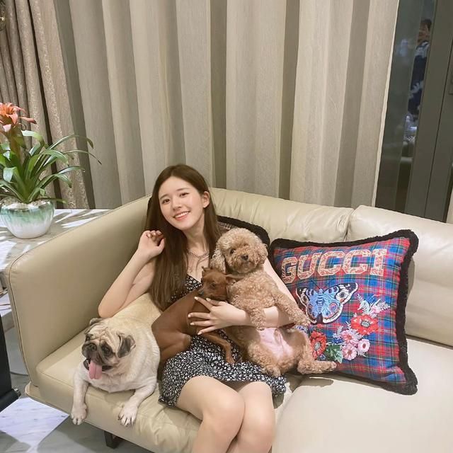 孙艺珍|赵露思晒日常生活,圈粉无数!全屋不豪华,但却温馨精致,超舒服