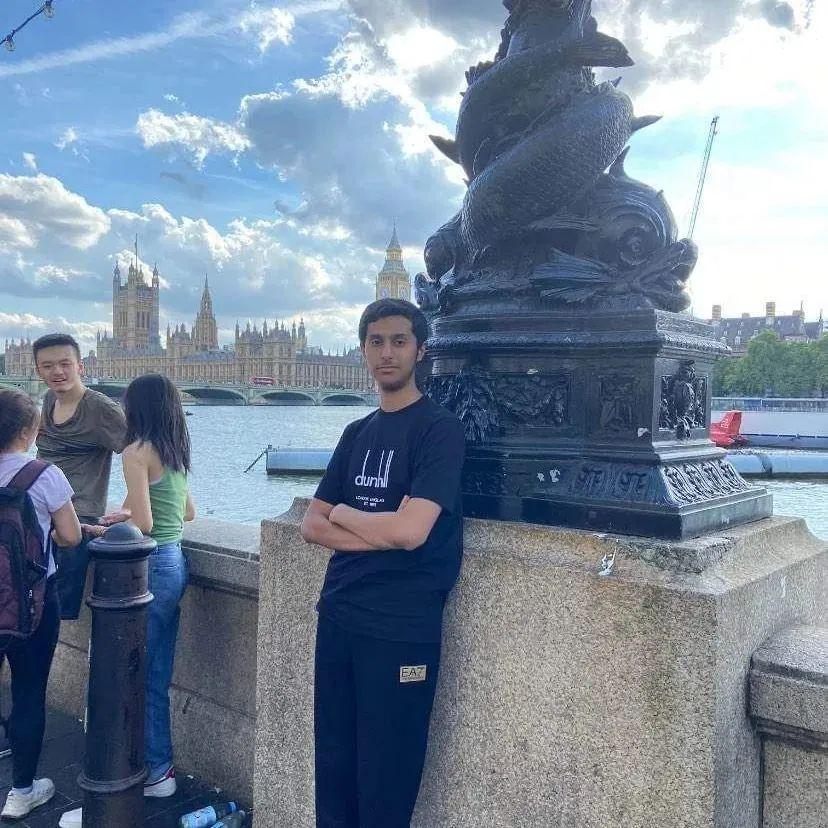 表情包|爆上热搜，的卡塔尔王子，现实私照长这样？网友：这么看觉得他好穷…