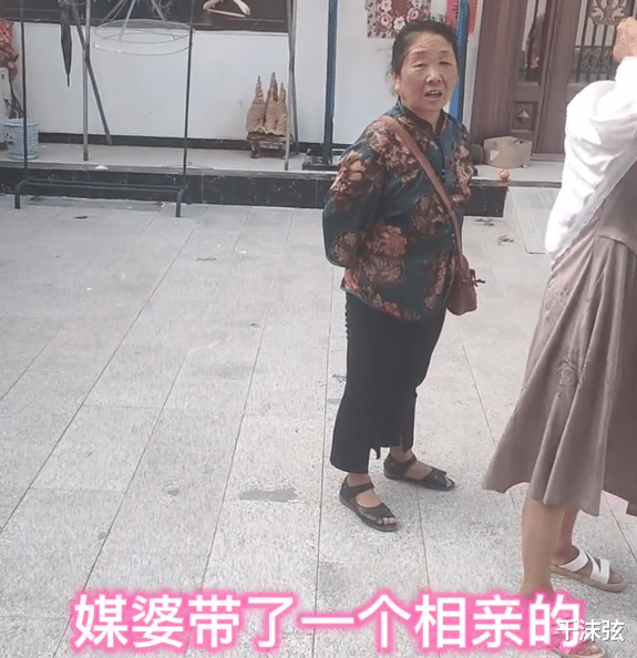 朱之文|大衣哥230斤女儿被提亲，媒婆带人上门却无人迎接？原因很尴尬