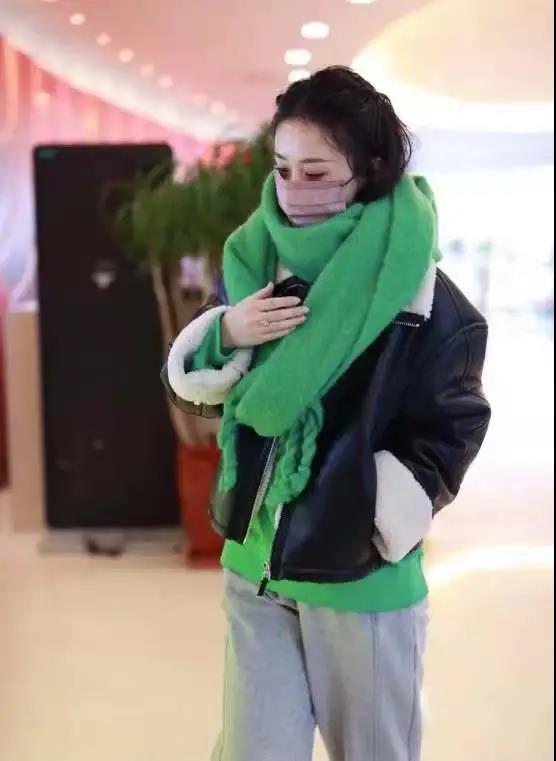 春晚|春晚演出名单陆续曝光，明星录春晚穿搭王嘉尔潮酷、宋祖儿气质