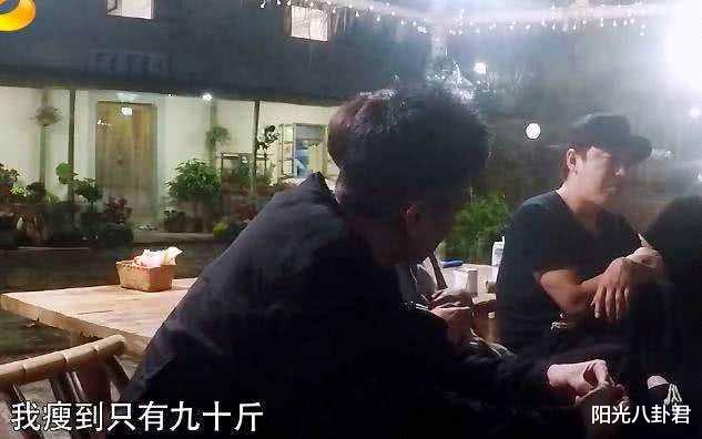 罗云熙|双腿细似竹竿，体型堪比纸片，内娱男星的审美真是太“畸形”了