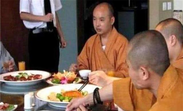 寺庙的和尚每天吃素,为何多数肥头大耳?看完他们的伙食就明白了