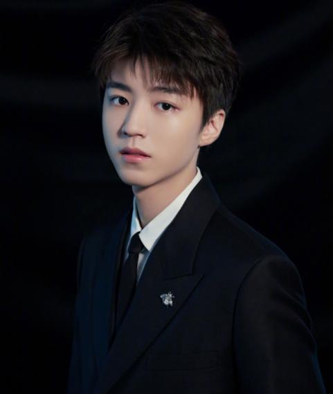 张凌赫|7位笑起来颜值反差大的明星：张凌赫褶子多、王俊凯露牙龈