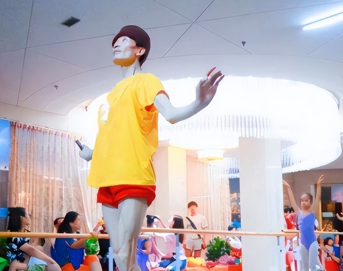 杨丽萍|从杨丽萍的爱徒，到生活要靠学生家长照顾的巨婴，郭冷经历了啥？