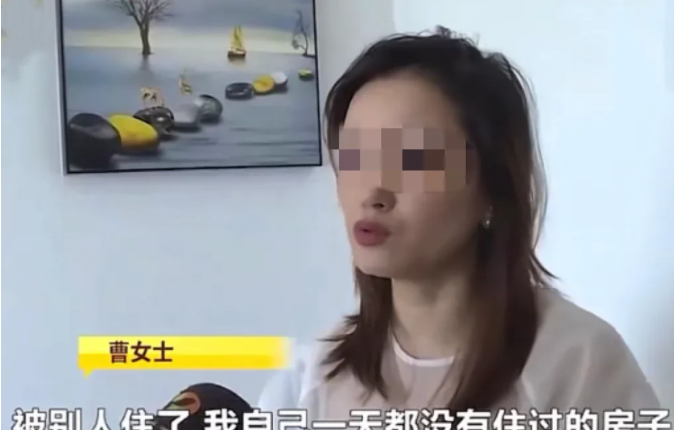 湖南长沙,一女子回家,发现房门密码锁被人改了进不去,便敲门查核