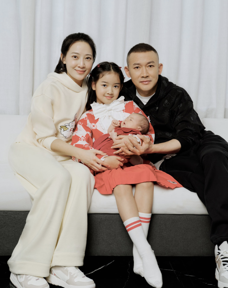 聂远|恭喜!44岁聂远再当爹,大年初一官宣二胎出生,晒全家福幸福洋溢