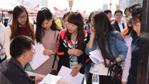 |“不招网课毕业生”,被HR一句话整破防了,大学生实在太难了