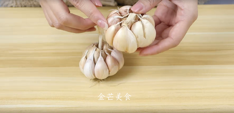 擀面杖上套一个塑料瓶，放在厨房真实用，家里人抢着用，快来看看