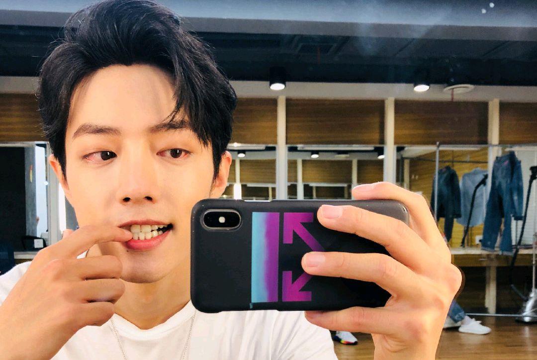 肖战|《玉骨遥》获两大官方安利，坦言肖战为古装男神，时影神官要来了