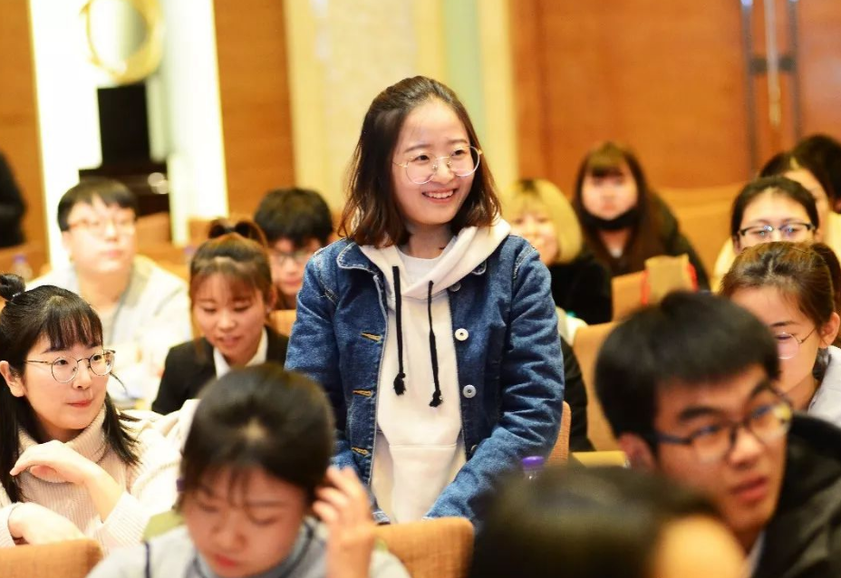 云盘|“别太把自己当回事”，知名教授给年轻人的忠告，话不中听但在理