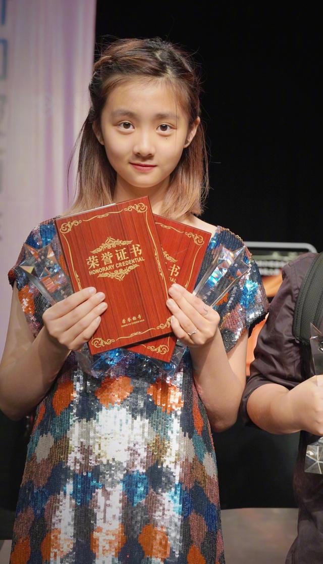 爸爸去哪儿|《爸爸去哪儿》10位女孩颜值变化大：丑萌的已逆袭，最美的到了尴尬期