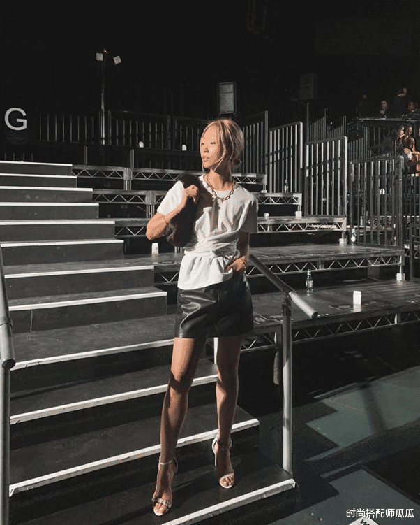 满大街的“白T恤”，今年夏天学会这么穿：回头率高还时髦显瘦