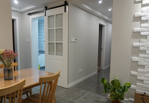 28万装修的88㎡新房,阳台秒变衣帽间,头一次见这么漂亮的背景墙