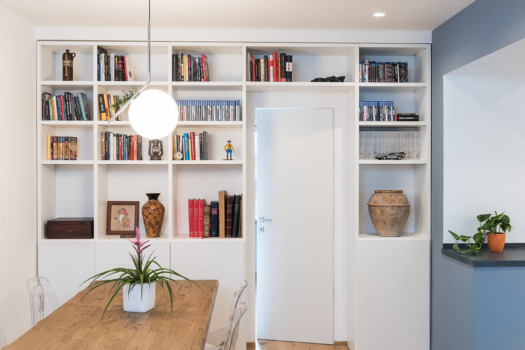 实拍现代罗马风的时尚小公寓，蓝与白的设计，清新自然