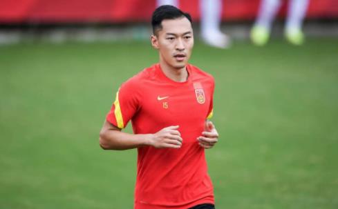 国足|怕输球不敢踢？12名国脚集体弃赛，宁愿放弃巨额奖金，不想背骂名