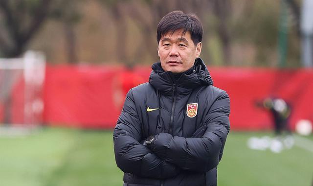 国足|2-0！U23国足赢了，打对攻+高位逼抢，无惧烈日暴晒，打服亚冠队