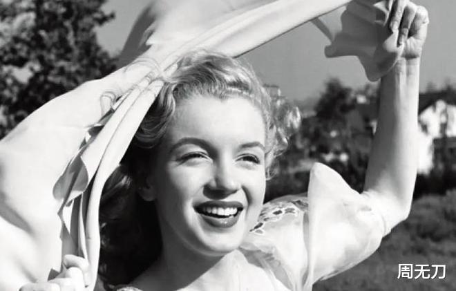 玛丽莲·梦露|殡仪师披露玛丽莲·梦露的心酸细节：下葬前曾为她穿衣服