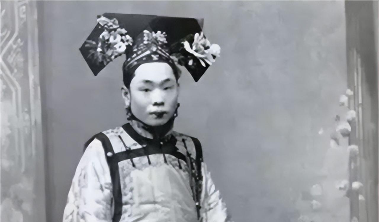 发型 百年难得一见：清朝贵妇“做头发”多费时间？被《甄環传》骗多年