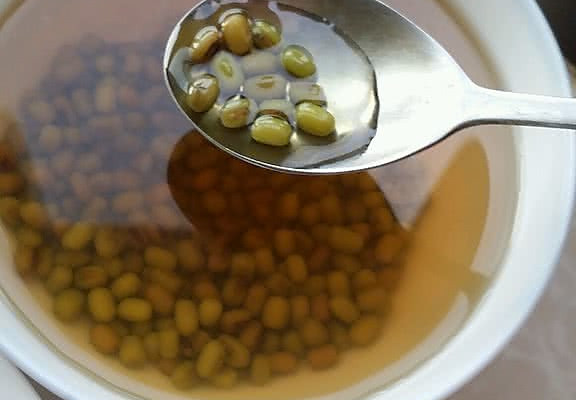 养生|绿豆水可以治疗牛皮癣吗,用绿豆煮水可以治疗牛皮癣吗