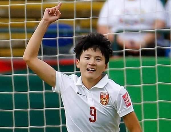 布冯|女足队长王珊珊：12岁踢球，23岁国家队首秀，32岁带领女足回巅峰
