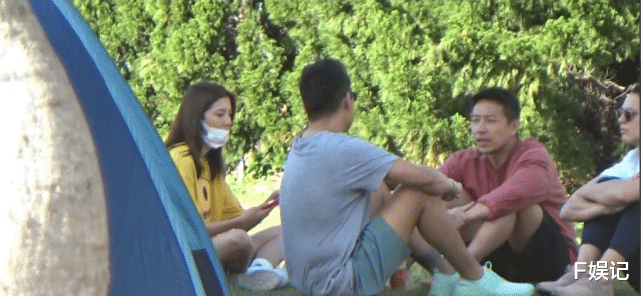 施伯雄|两人相拥甜蜜对视!吴千语终于主动公开与男友施伯雄同框合影