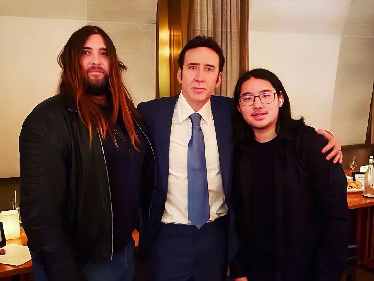 日本|尼古拉斯·凯奇：58岁仍要赚奶粉钱，26岁日本娇妻比大儿子小4岁