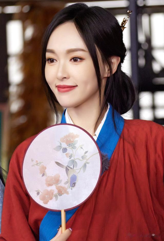 美颜|没了美颜滤镜,谁在装嫩一目了然,麒麟臂、水桶腰、满脸皱纹沟壑