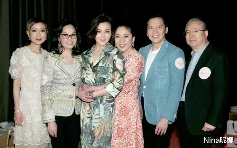 关之琳|60岁关之琳脸僵到认不出，疑整容变蛇精脸太吓人！