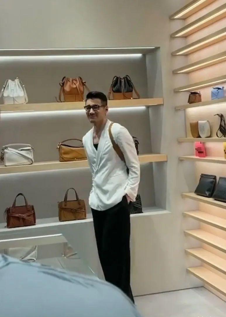 胡兵|50岁“不老男神”胡兵近照曝光:自律才能出众,放纵只会出局