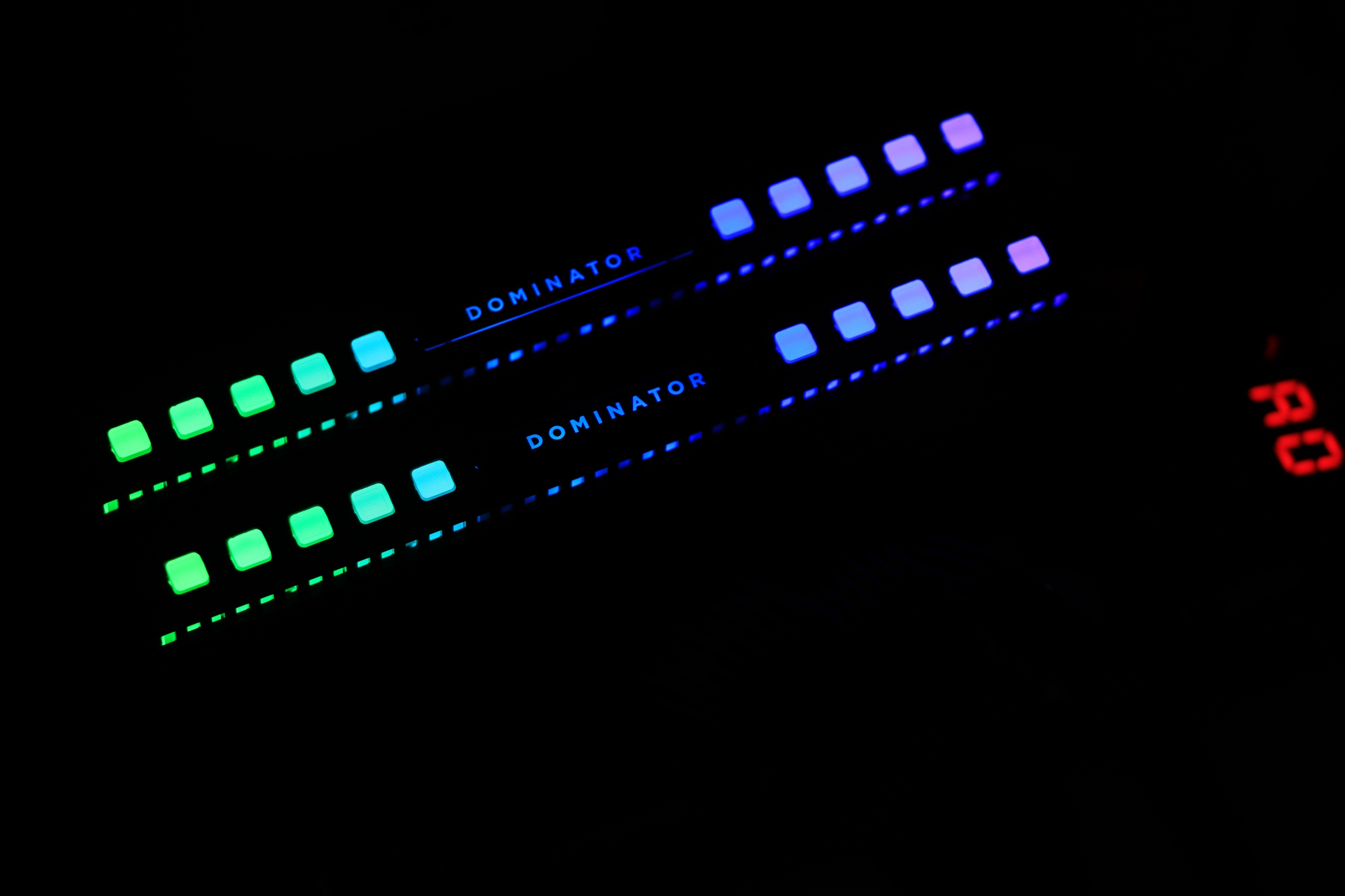 显示器|美商海盗船 白金统治者RGB DDR5 5600 16G*2 内存条上手实测