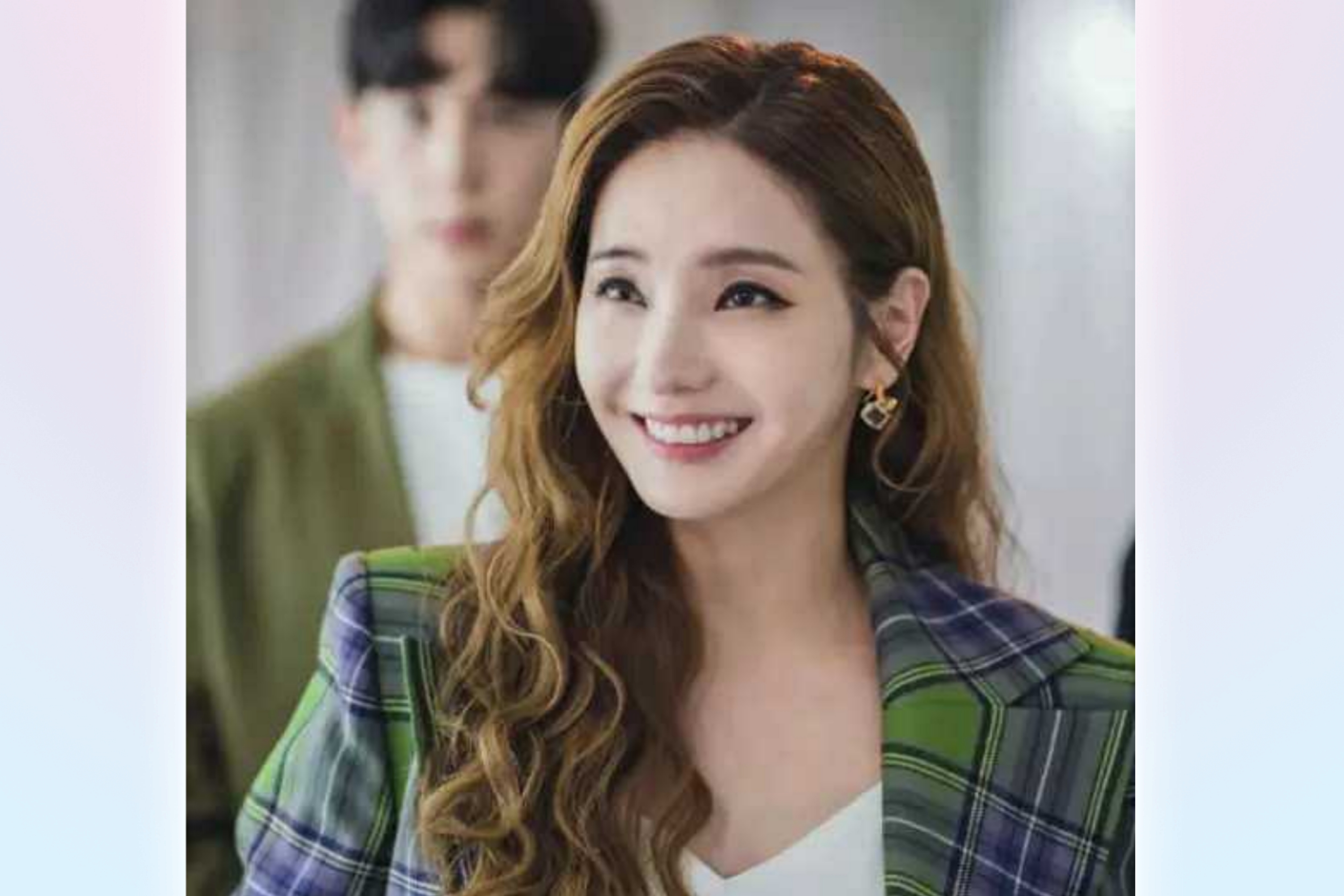 韩彩英|42岁大姑娘韩彩英复出,美貌碾压小姑娘,美人是天生的