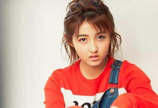 张子枫|张子枫在机场现身,恋情风波后瘦了20斤